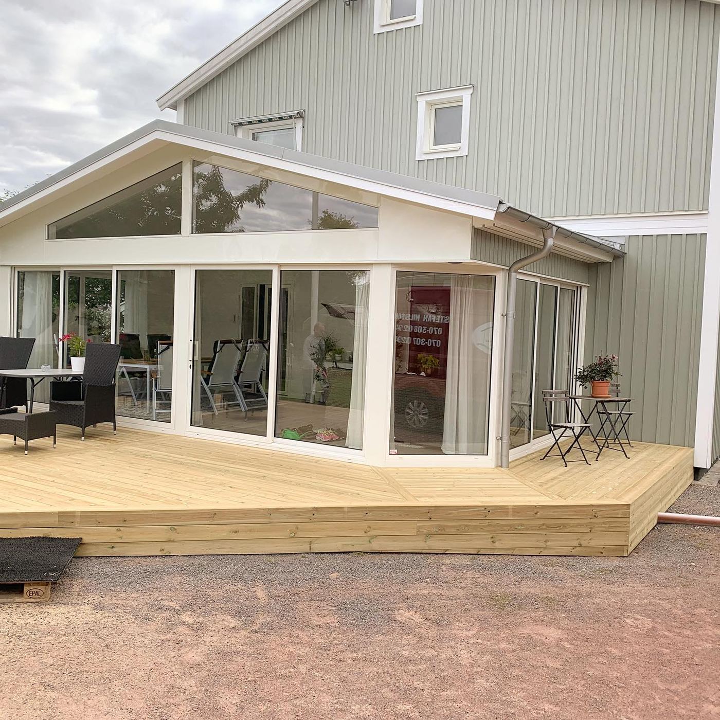 Uterum med stora glaspartier och nytt altandäck i Påskallavik